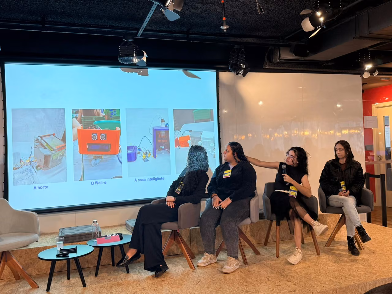 Painel Minas em Tech — prototipando o futuro, conduzido por ex-estudantes do projeto